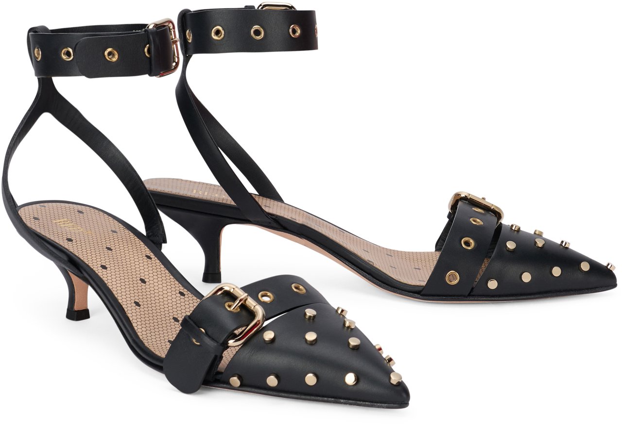Valentino Elegant black shoe with kitten heel, versatile and chic Zwart