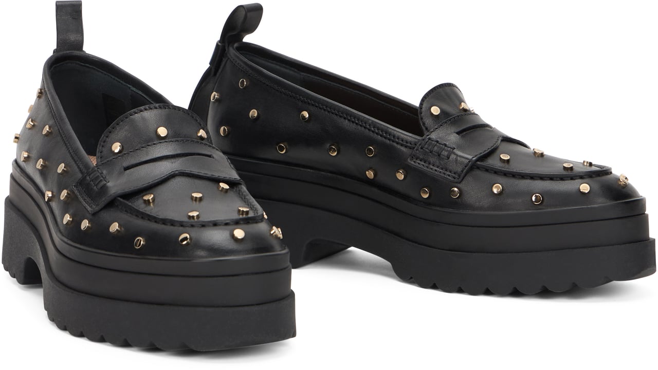 Valentino Shoe slip-on moccasin black with elegant design. Zwart