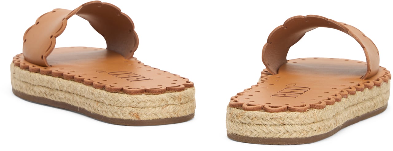 Valentino Camel colored elegant sandal with platform sole. Neutraal