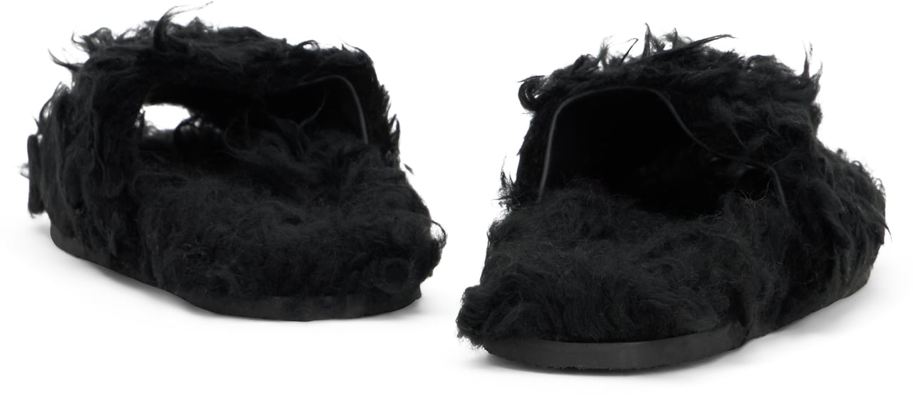 Valentino Black fur sandals with modern and comfortable design. Zwart
