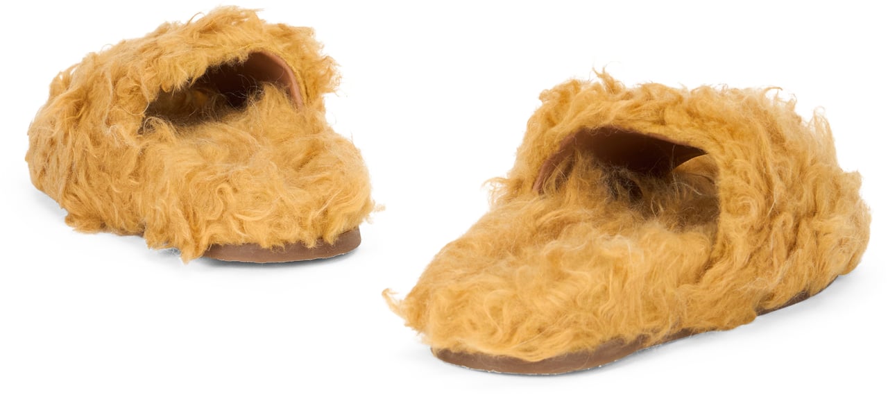 Valentino Low yellow mules with a modern and comfortable design. Geel