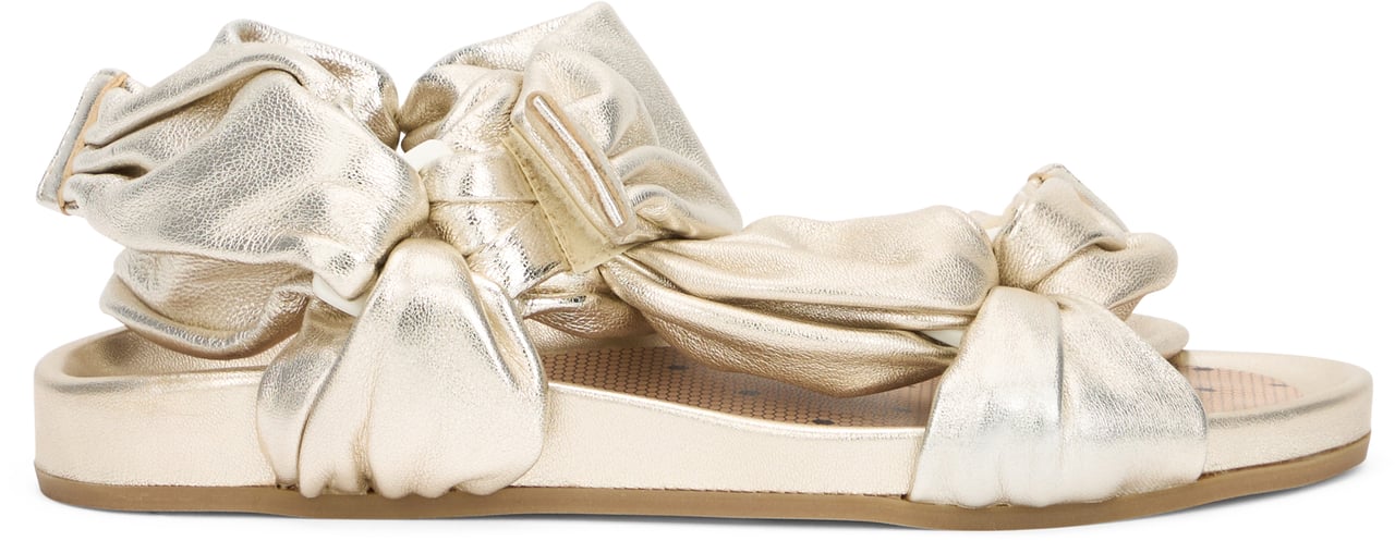 Valentino Light sandals in gold color with a low sole and modern, versatile design. Goud