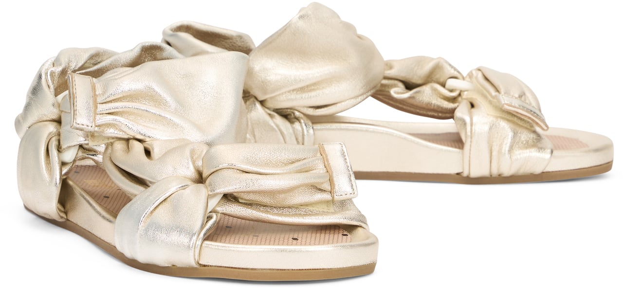 Valentino Light sandals in gold color with a low sole and modern, versatile design. Goud