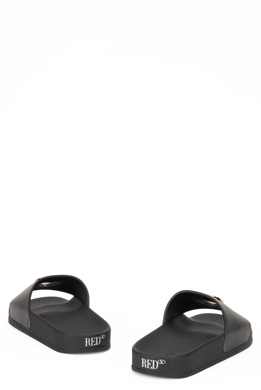 Valentino Black ciabatta open with a casual and versatile design. Zwart