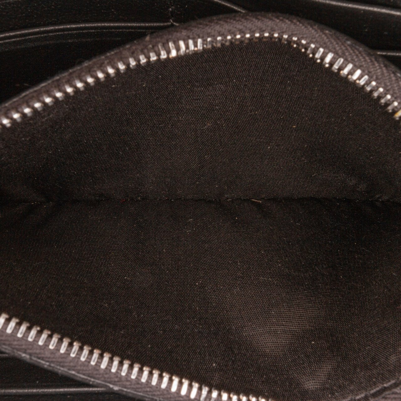 Valentino Studded Zip Around Wallet Zwart