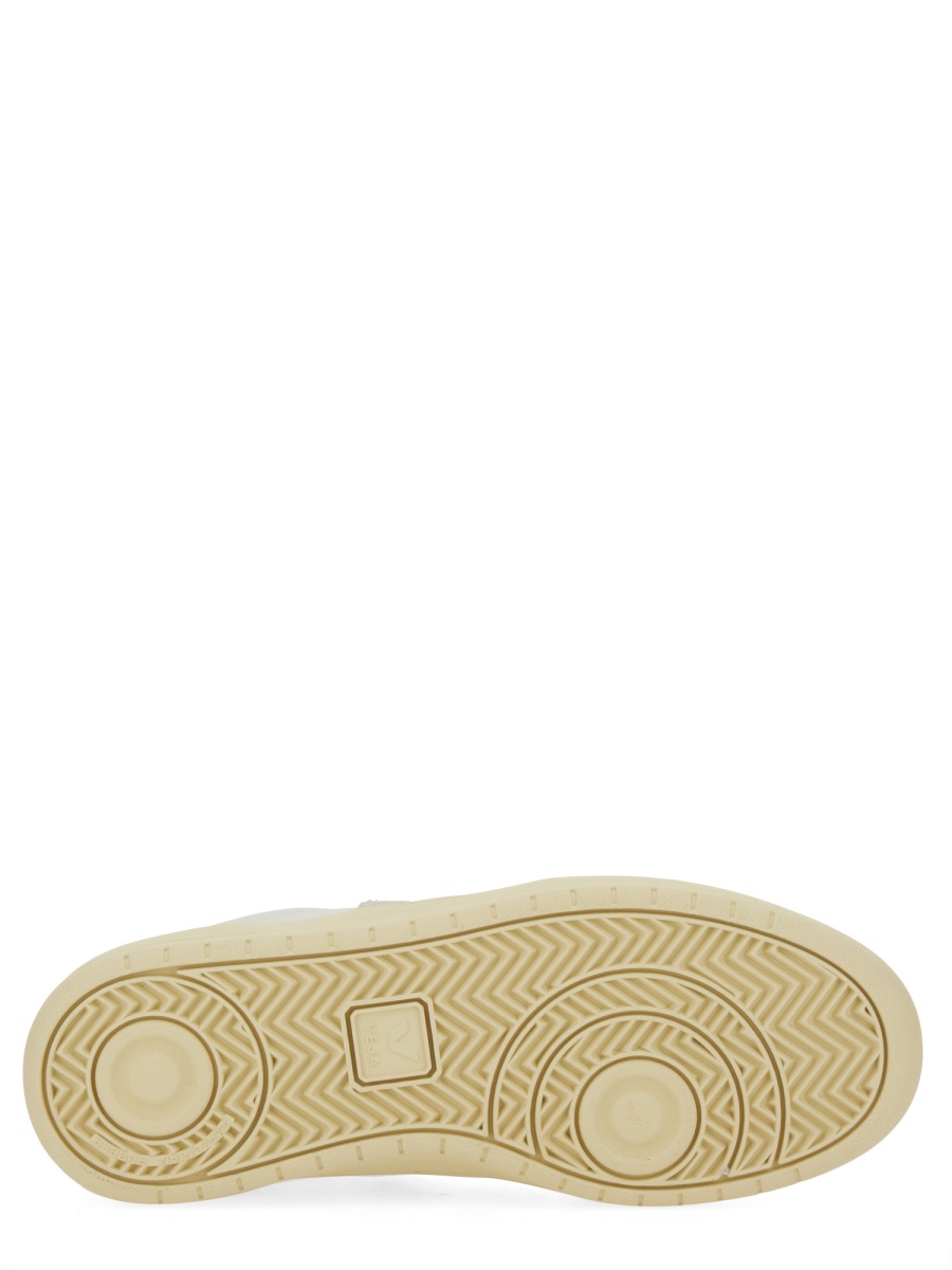 Veja SNEAKER "V-82" Beige