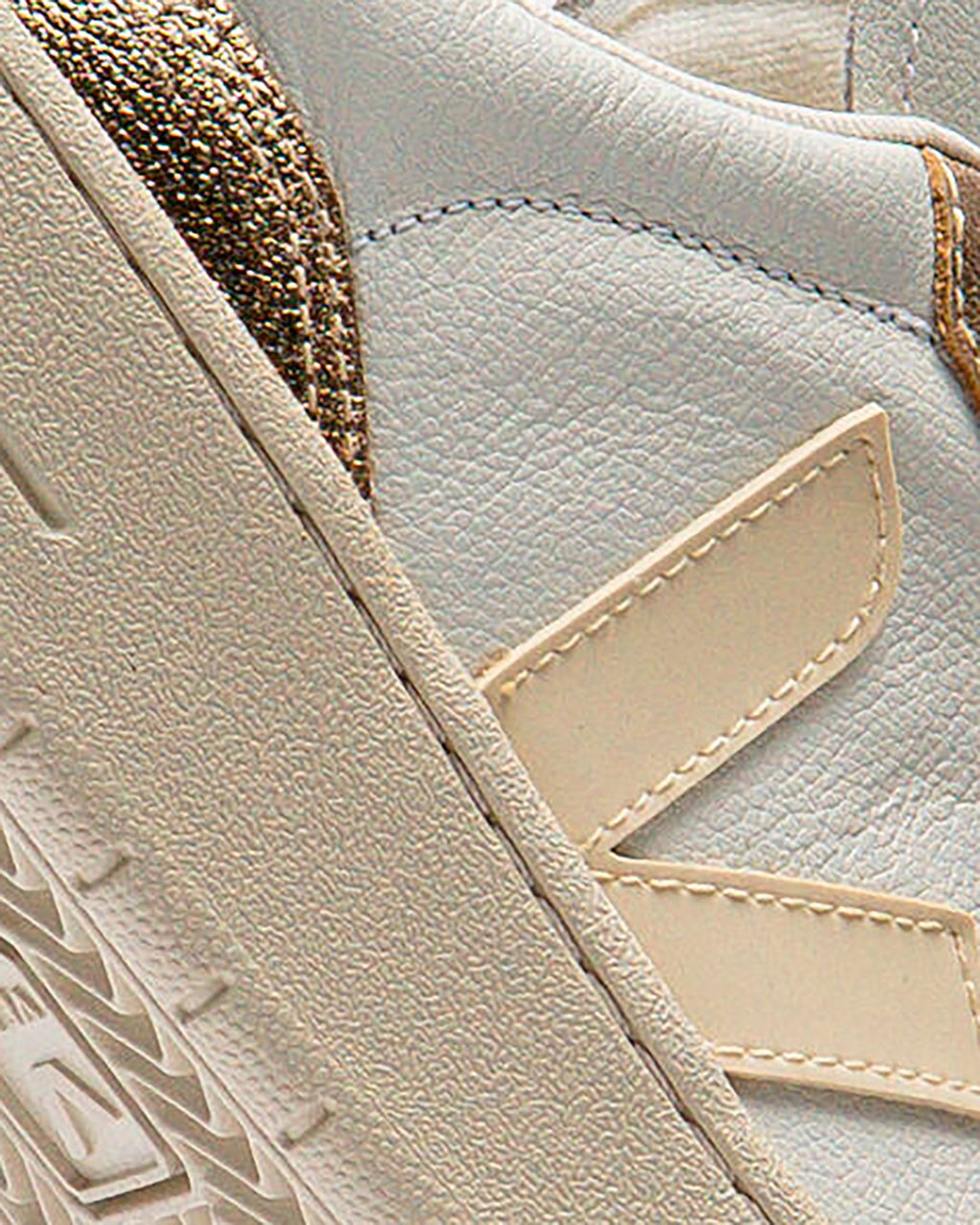 Veja V-90 White Limestone Platinum Neutraal