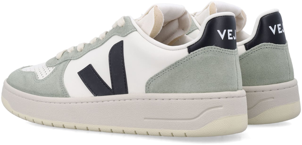 Veja V-10 Prime Pure Black Clay Wit