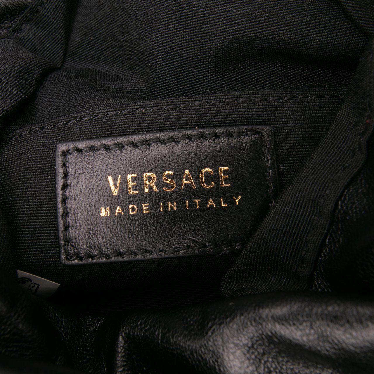 Versace Quilted Calfskin La Medusa Drawstring Bucket Bag Zwart