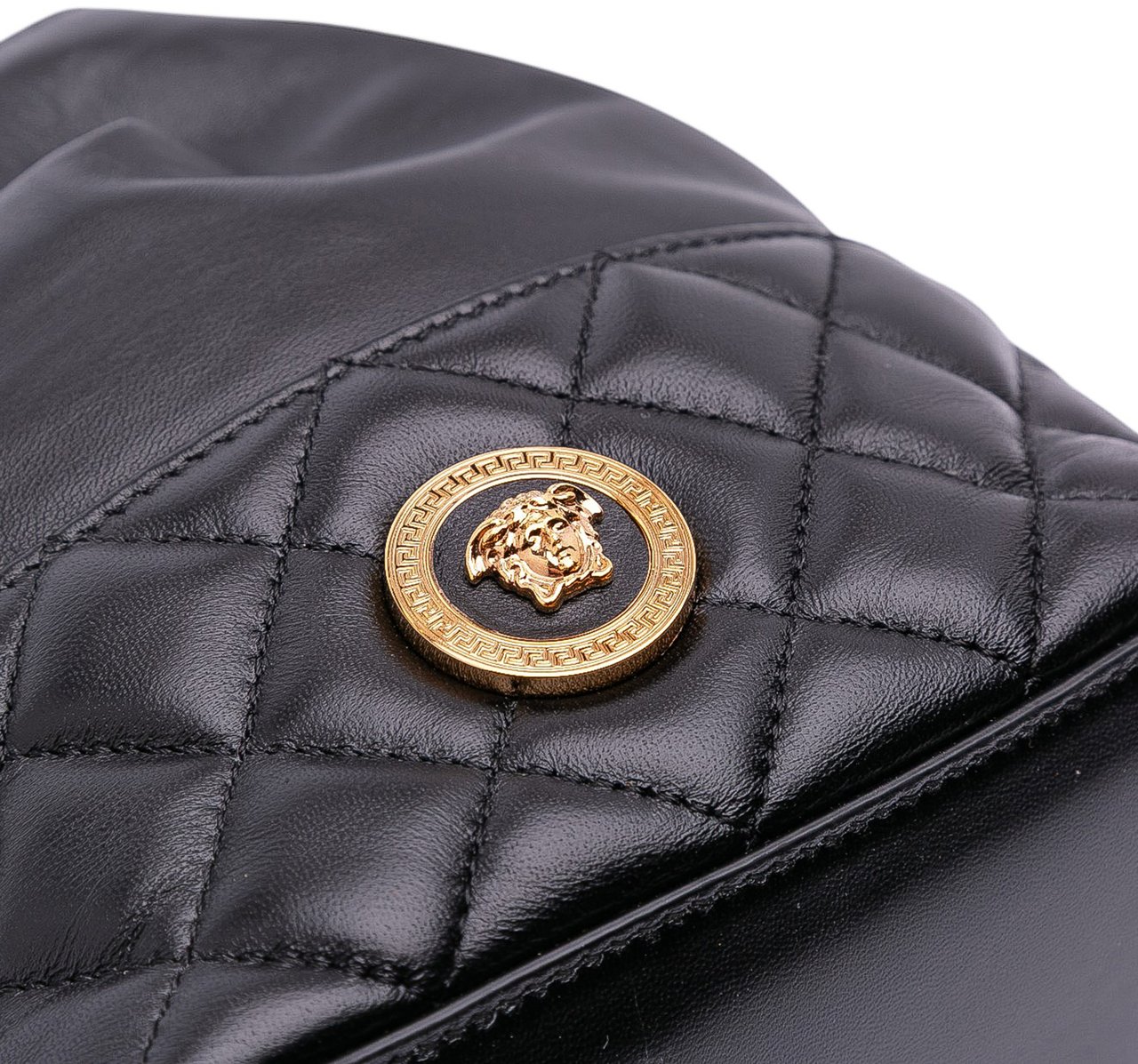 Versace Quilted Calfskin La Medusa Drawstring Bucket Bag Zwart