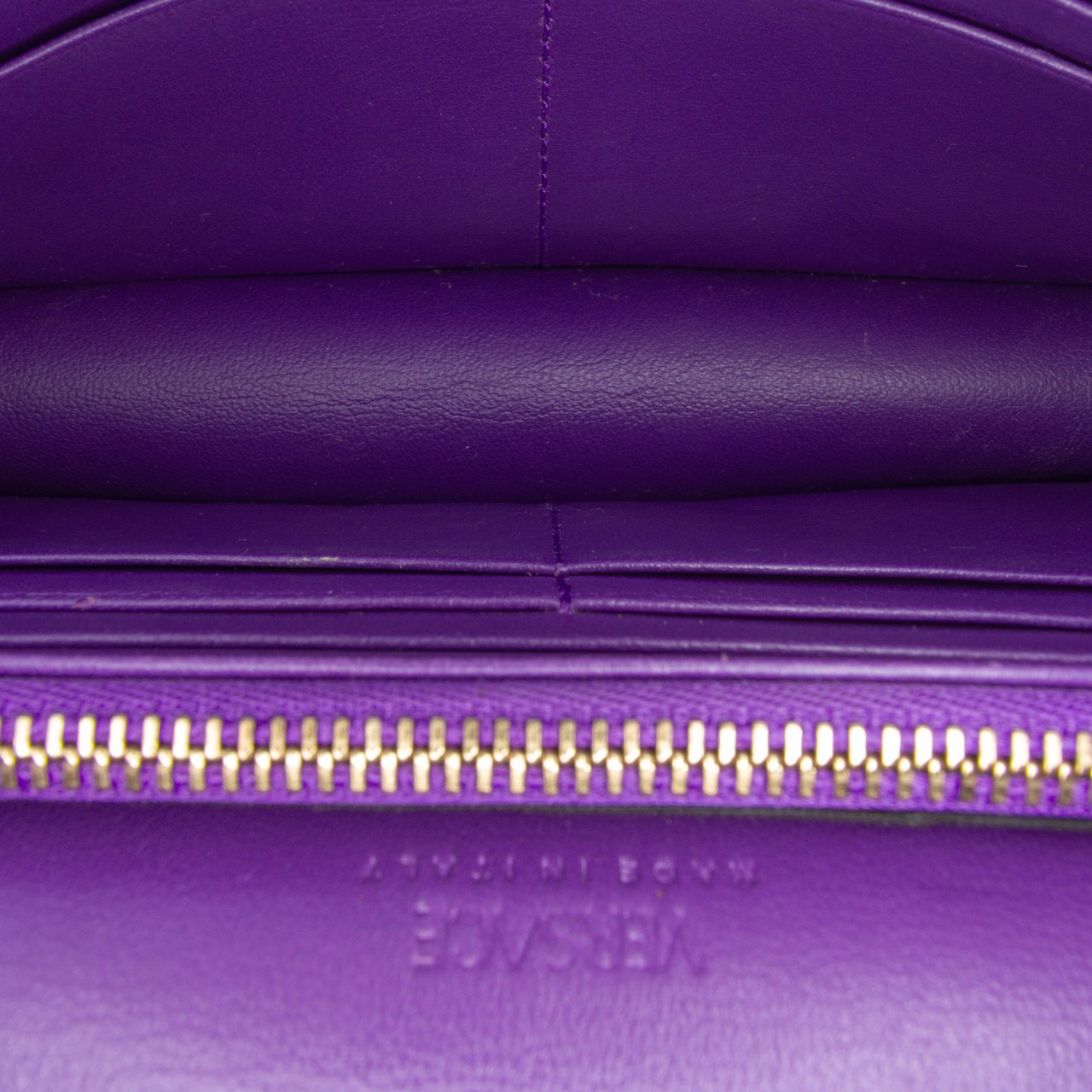 Versace Leather Greca Goddess Wallet on Chain Paars