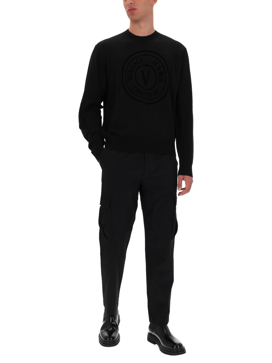 Versace Jeans Couture V-Emblem Long-Sleeve Jersey Sweatshirt Zwart