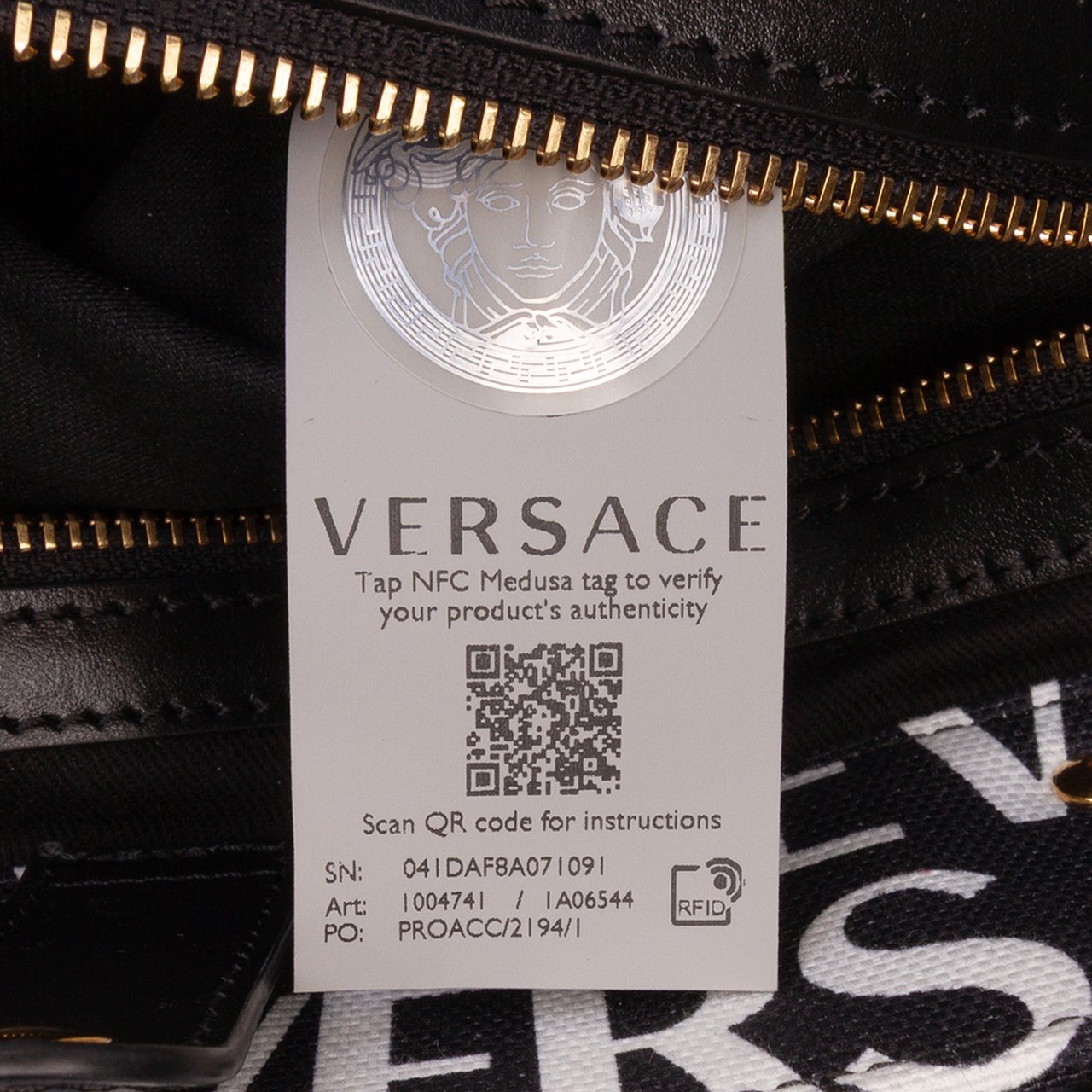 Versace Canvas Logo Print Tote Zwart