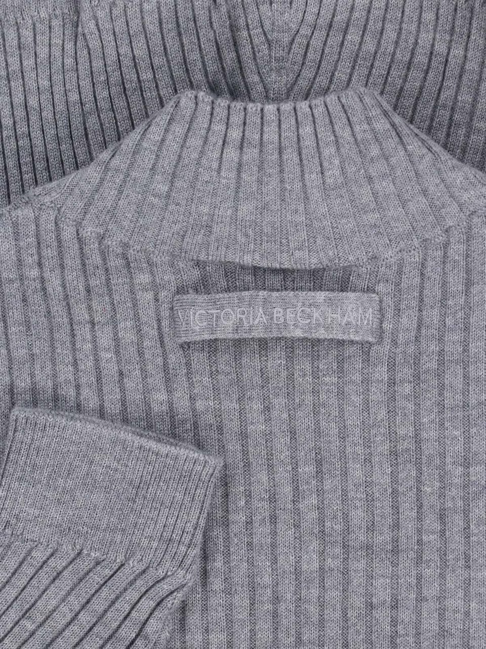 Victoria Beckham Fitted Ribbed Knit Sweater with Subtle V-Neckline Grijs
