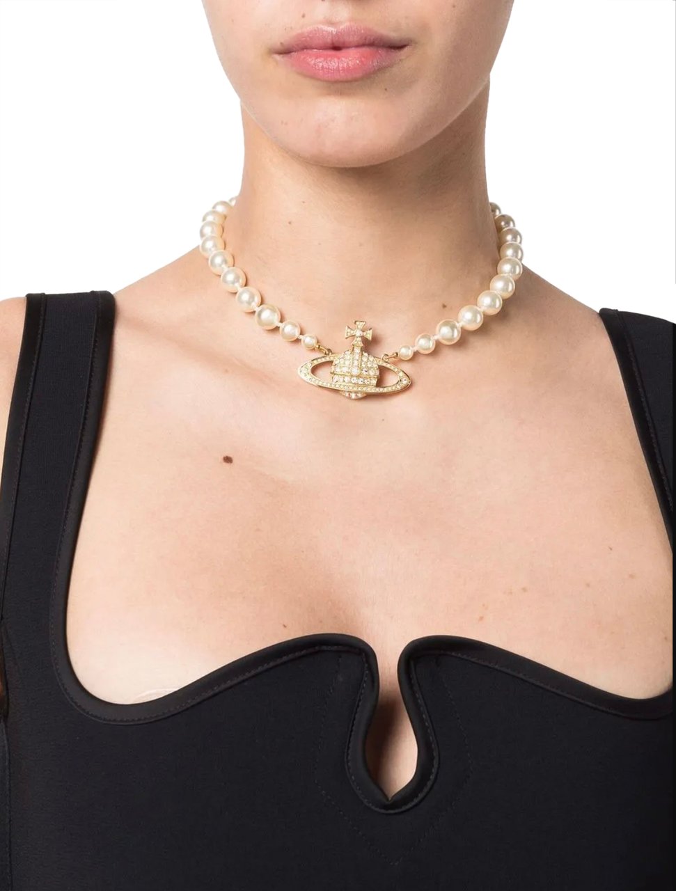 Vivienne Westwood One Row Pearl Bas Relief Gold Cream Crystal Divers