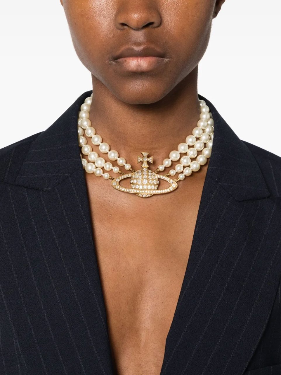 Vivienne Westwood Three Row Pearl Bas Relief Gold Pearl Crystal Divers