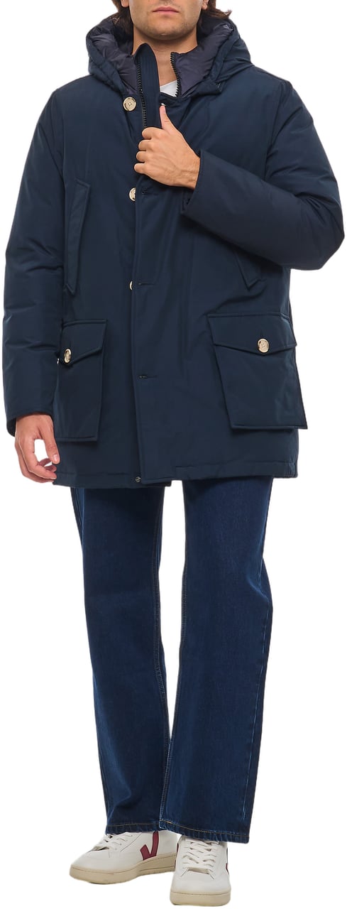 Woolrich Arctic Parka With Protective Hood And Functional Pockets Blauw