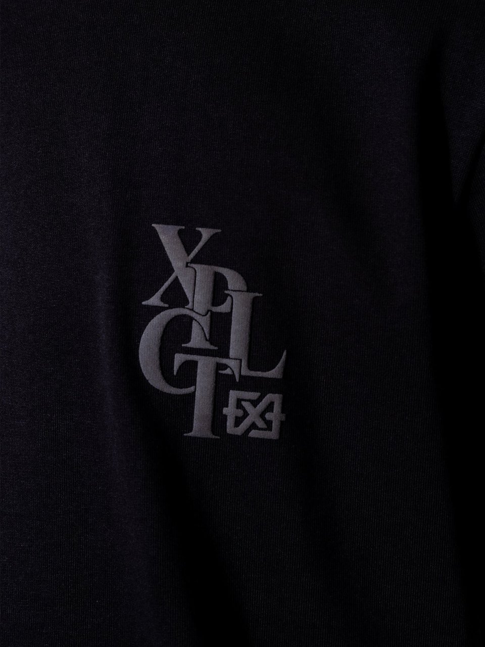 XPLCT Studios Letter Tee | Black Zwart