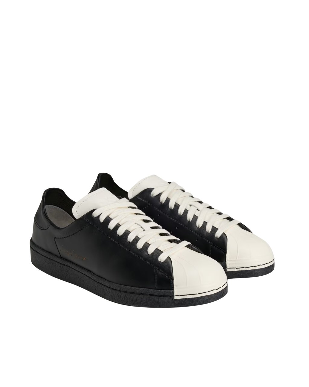 Y-3 Low-Top Sneakers with Iconic Shell Toe and Subtle Detailing Zwart