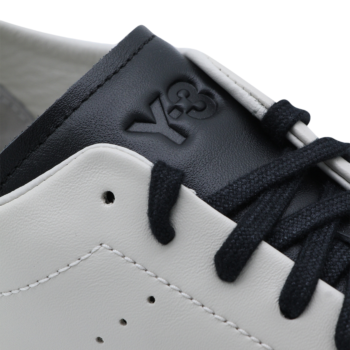 Y-3 Low-Top Leather Sneakers with Perforated Detailing Neutraal