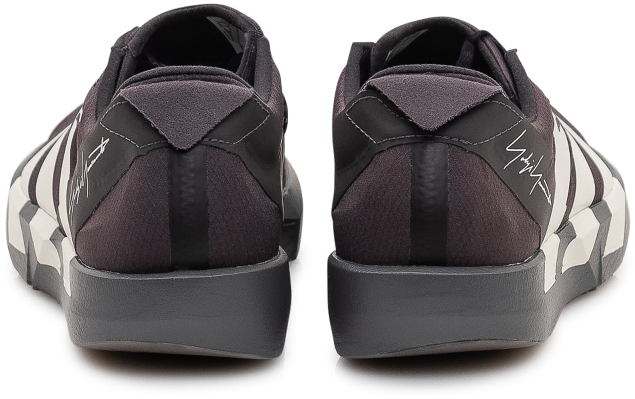 Y-3 Sneakers running dal design dinamico Donkergrijs