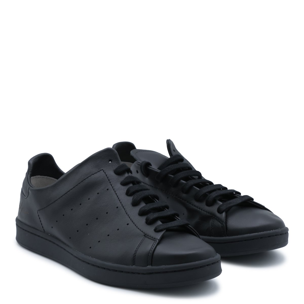 Y-3 Minimalist Black Leather Low-Top Sneakers with Discreet Signature Zwart