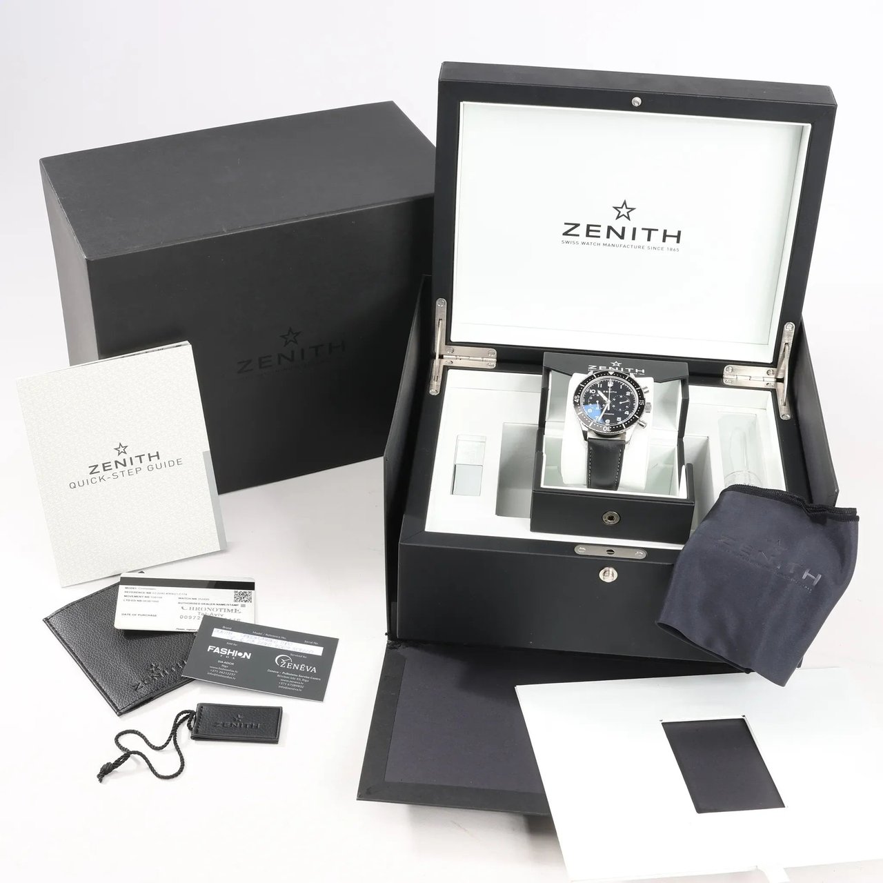 Zenith Zenith Chronometro TIPO CP-2 03.2240.4069 SS x Leather AT Watch with Black Dial Zwart