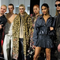 Winter naar Lente 2026: 5 'Transitional' modetrends die je nu al kunt dragen