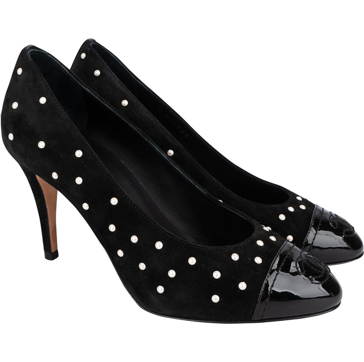 Chanel Chanel Black Patent Leather Suede Pearl Embellished CC Cap Toe Pumps (35,5)