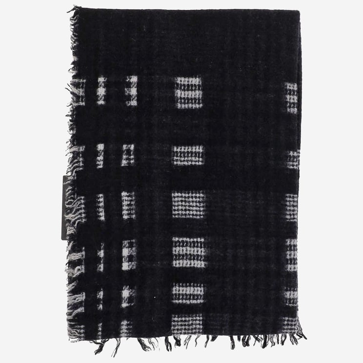 FALIERO SARTI Textured Checkered Scarf with Fringed Edges and Contrast Trim
