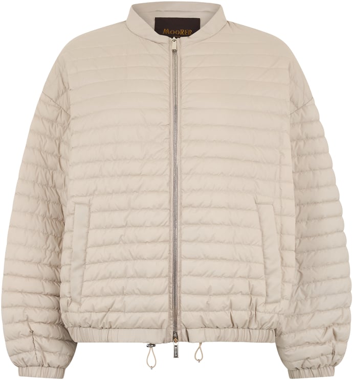 Moorer Winter jacket in sand color with oversized cut and zip closure.