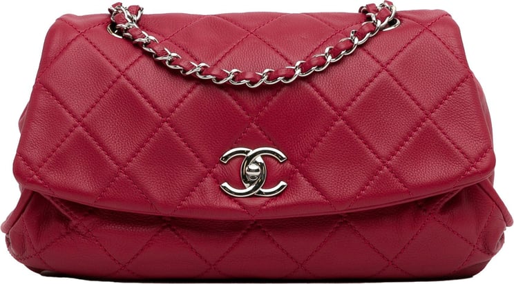 Chanel Quilted Calfskin Curvy Flap Rood