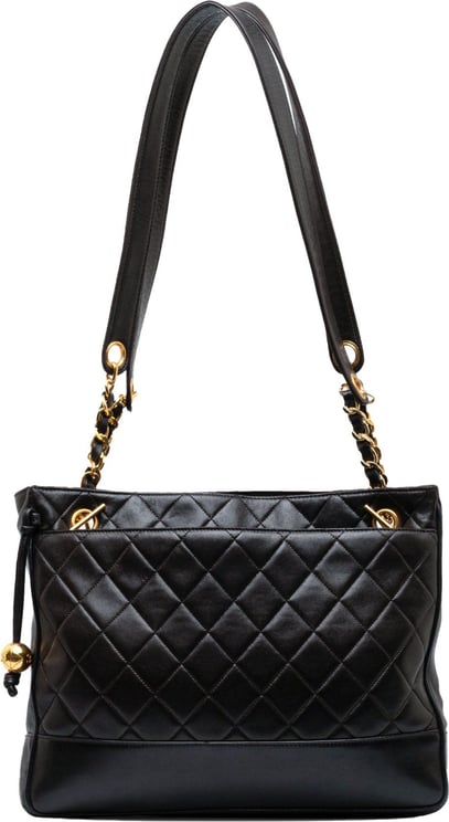 Chanel Quilted CC Lambskin Shoulder Bag Zwart