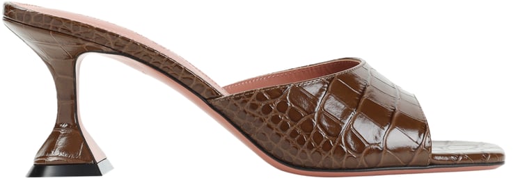 Amina Muaddi AMINA MUADDI 16S366062LUP