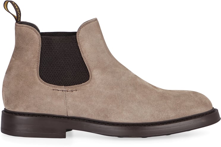 Doucal's Chelsea boots in suede
