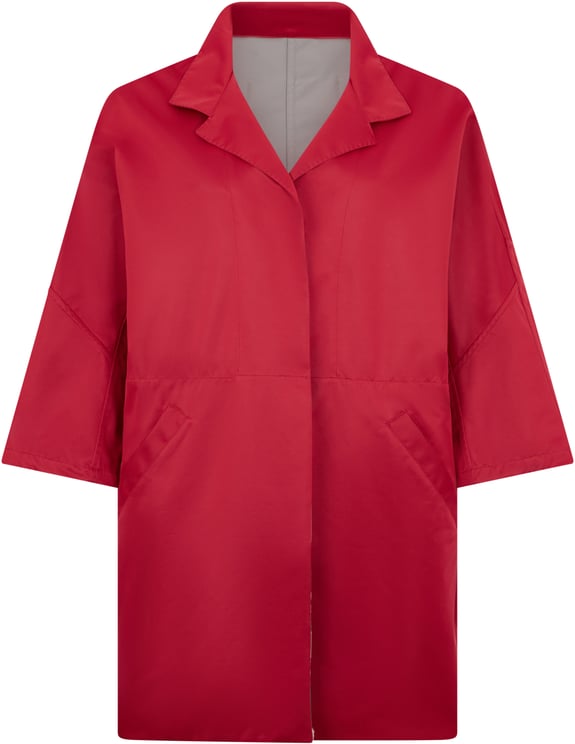 Moorer Red coat with a loose fit and versatile design.