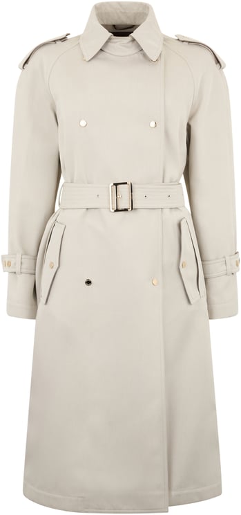 Moorer Elegant sand color trench coat with belt and buttons.