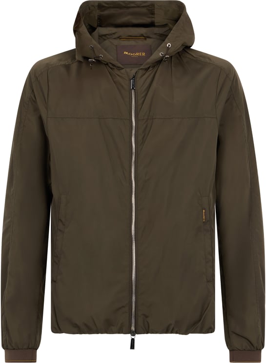 Moorer Wind jacket with military green hood and a sophisticated and versatile design.