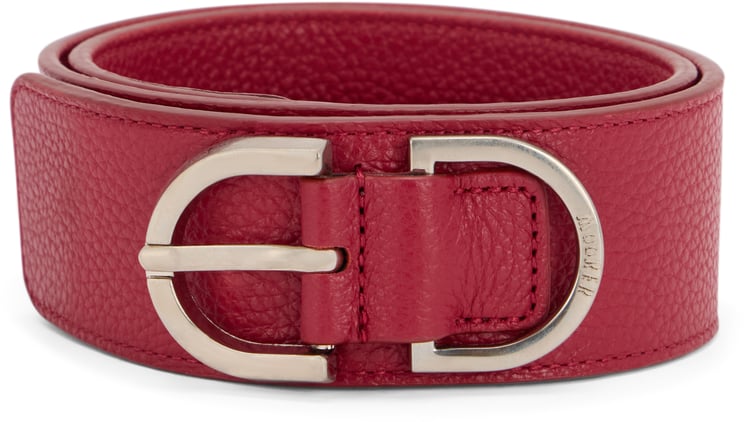 Moorer Red belt with a minimal and chic design.