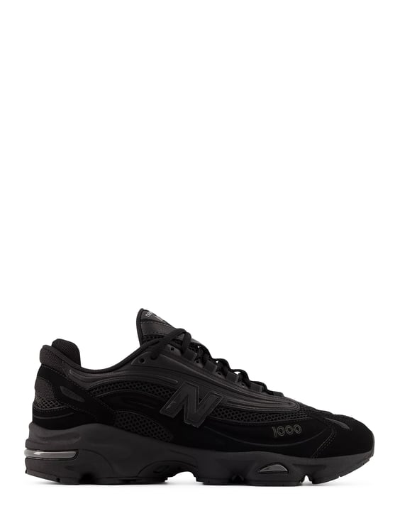 New Balance Streamlined All-Black Sneakers with Cushioned Sole