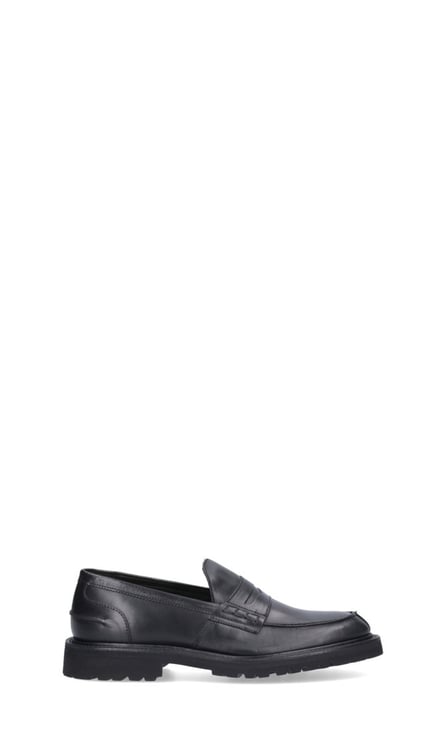 Tricker's Sleek Leather Penny Loafers With Sturdy Rubber Sole