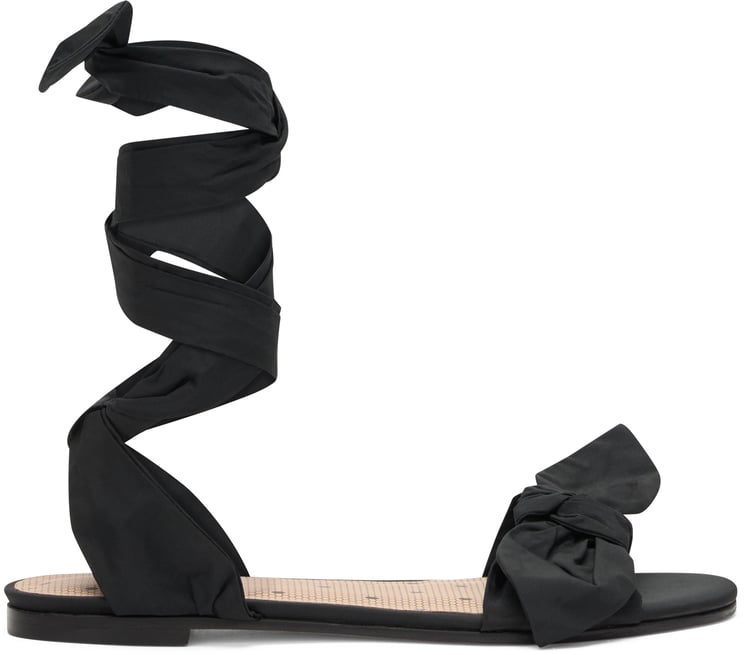 Valentino Elegant black sandal with woven straps.
