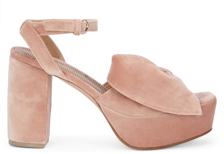Valentino Elegant high-heeled sandals in pink.