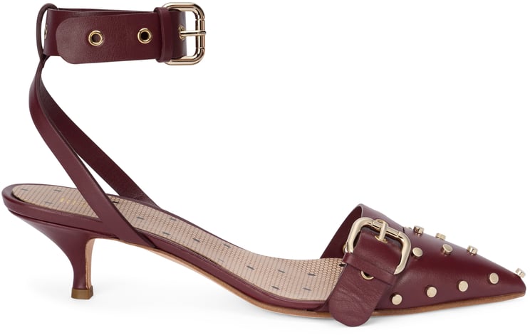 Valentino Elegant low-heeled shoes in burgundy color, versatile and chic.