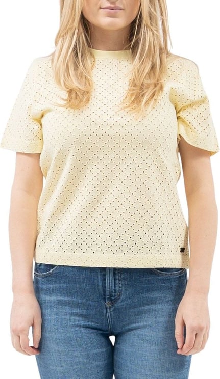 Nikkie Broderie Anglaise T-Shirt Geel