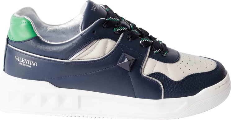 Valentino One Stud Low Top Sneakers In Nappa Blauw