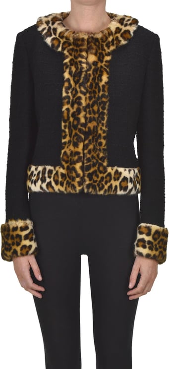 Moschino Eco-fur Inserts Chanel Style Jackets Zwart